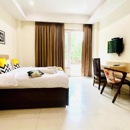 Bluo Studio1 Golf Course Road, Gym, Balcony Garden Gurgaon Esterno foto