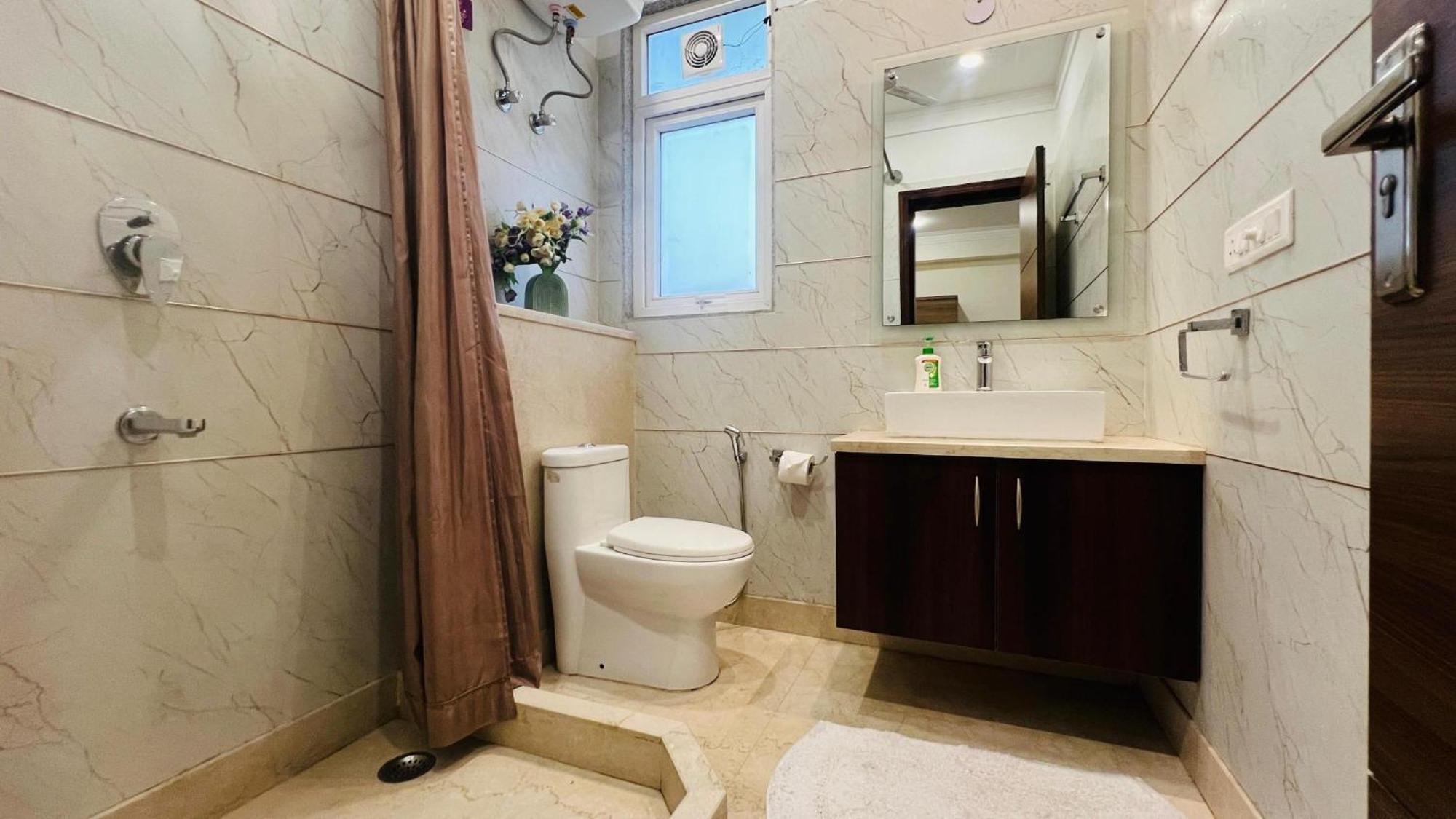 Bluo Studio1 Golf Course Road, Gym, Balcony Garden Gurgaon Esterno foto